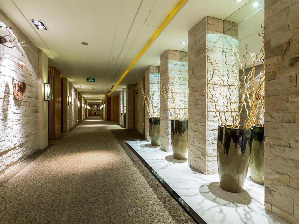 Huana Hotel Minhang Shanghai Exteriör bild