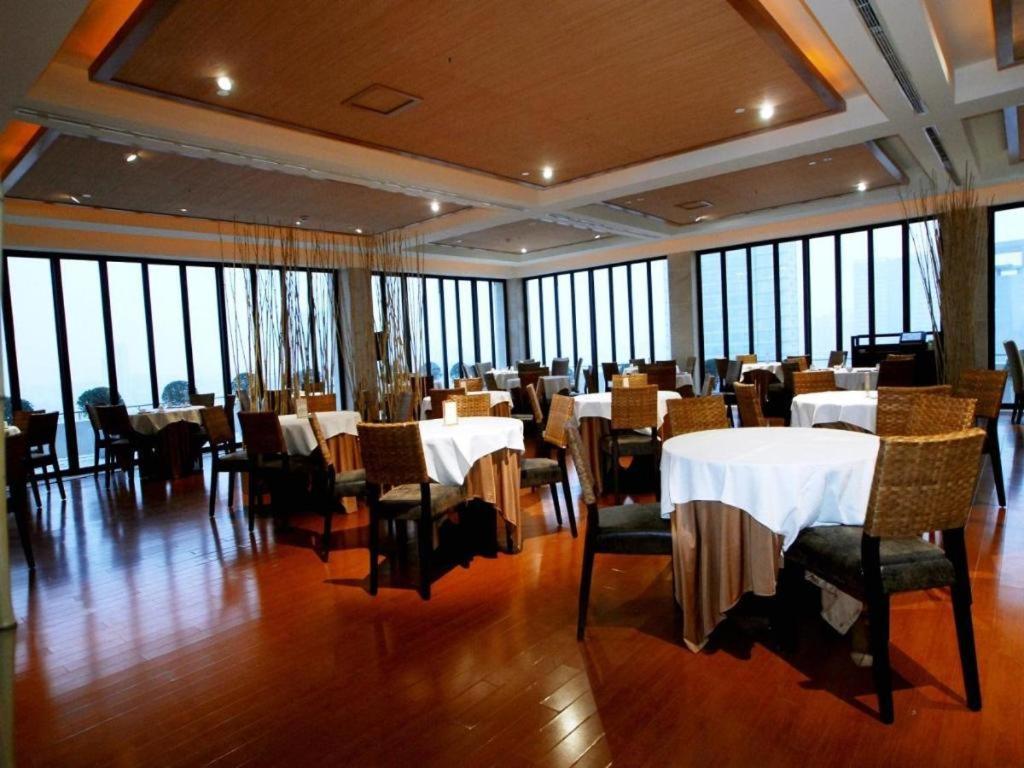 Huana Hotel Minhang Shanghai Exteriör bild