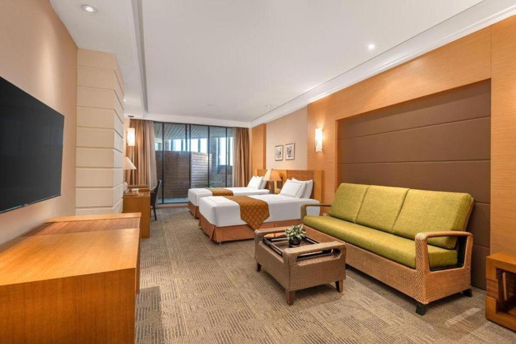 Huana Hotel Minhang Shanghai Exteriör bild