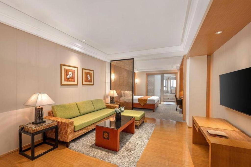 Huana Hotel Minhang Shanghai Exteriör bild