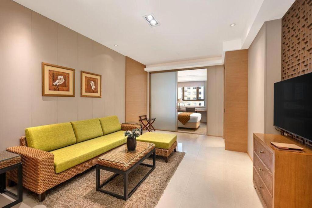 Huana Hotel Minhang Shanghai Exteriör bild